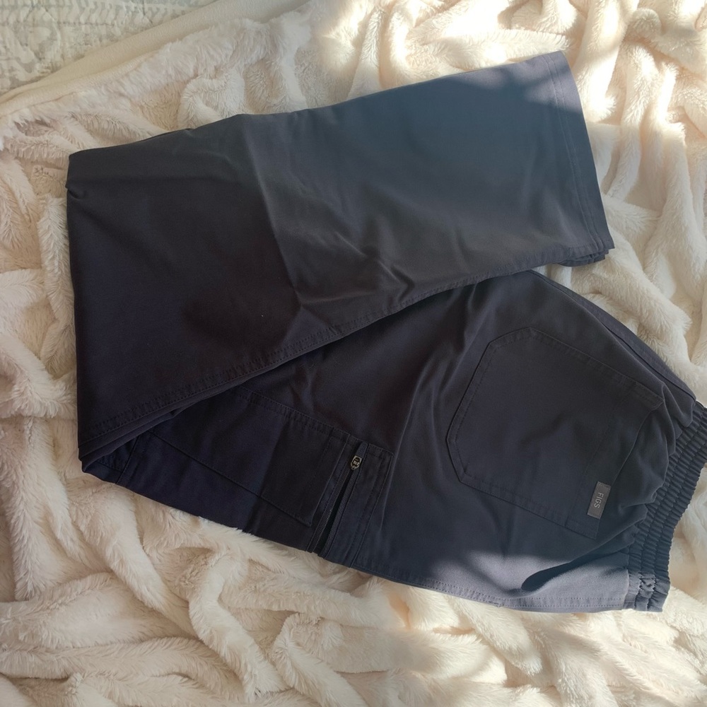 Charcoal Figs skinny scrub pants